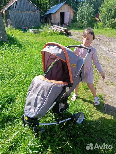 Прогулочная коляска