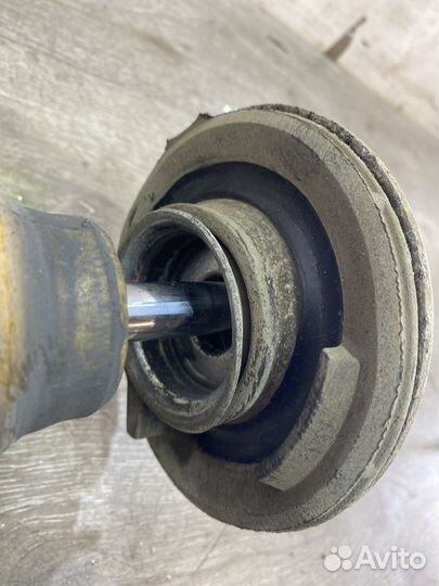 Амортизатор передний левый Audi A6