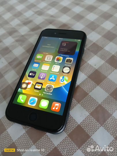 iPhone 8, 64 ГБ