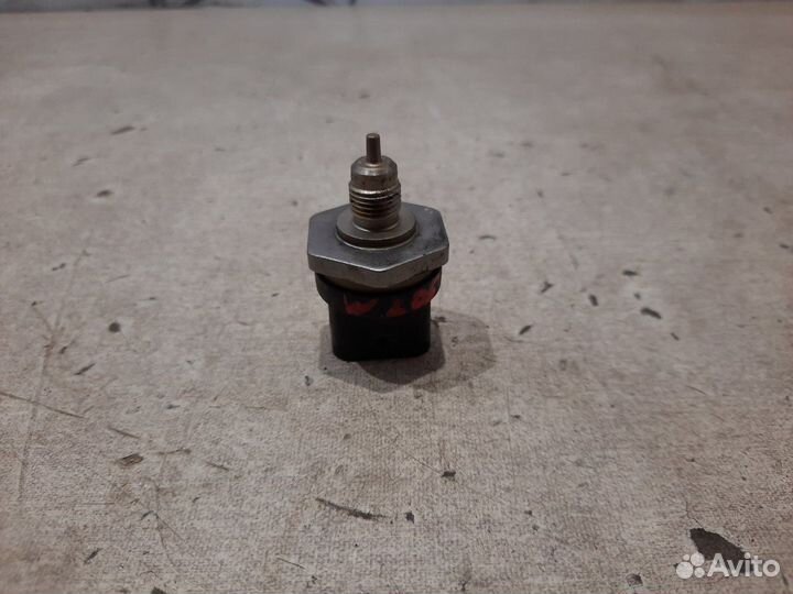 Датчик давления топлива Mercedes C180 W205 274.910