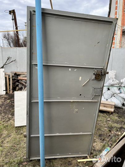 Дверь металлическая двухстворчатая