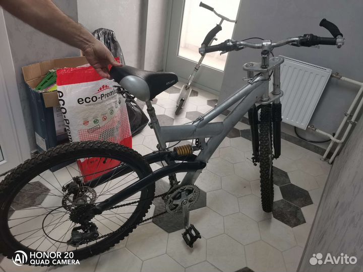 Велосипед двухподвесной для даунхилла