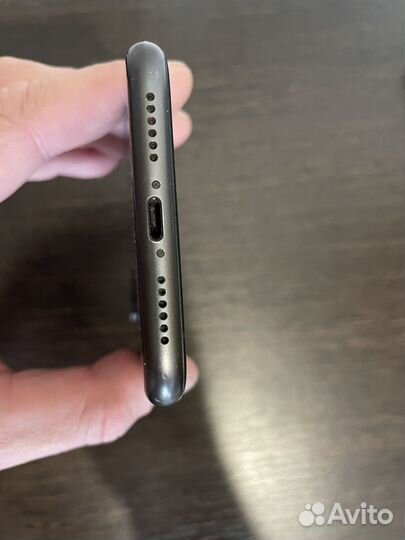 Телефон iPhone 11