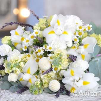 Свадебный букет невесты с ирисами