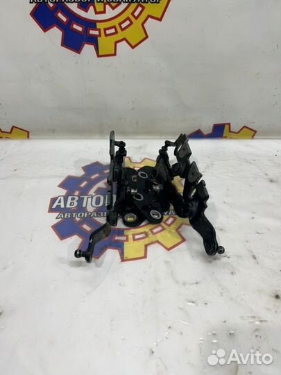 Петли капота Mercedes-Benz E-Class 2010