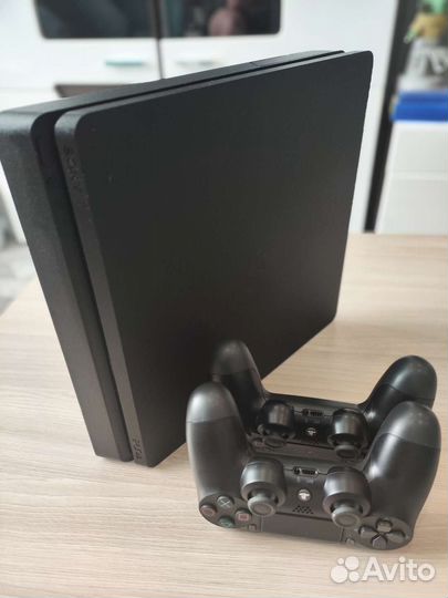Sony ps4 slim 1tb+FIFA2023+UFC4