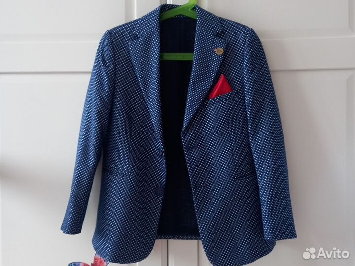 Пиджак на мальчика 7-8 лет