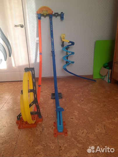 Hot wheels трек гонки по вертикали