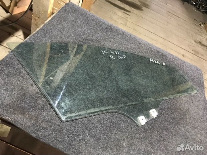 Стекло двери переднее правое Mazda 3 BL 1.6