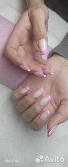 Модель на маникюр, наращивание и педикюр