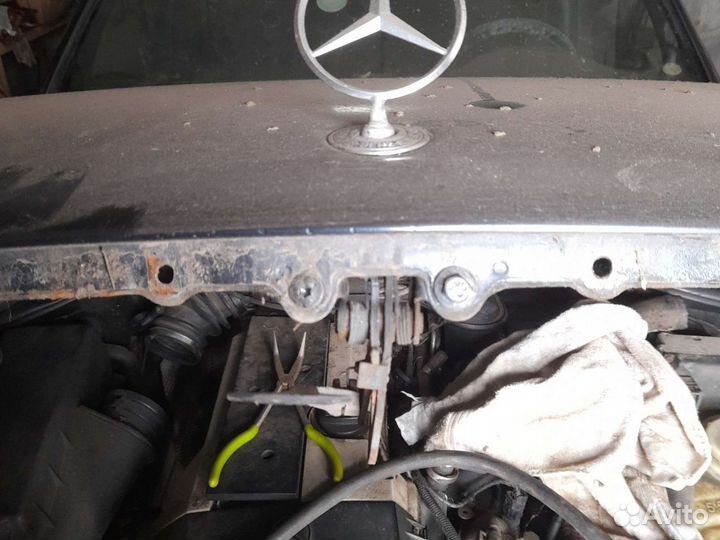 Замок капота мерседес 210 оригинал