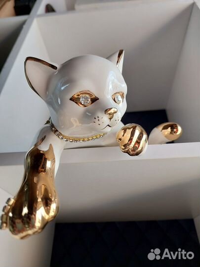 Статуэтка фарфор кошка лежащая