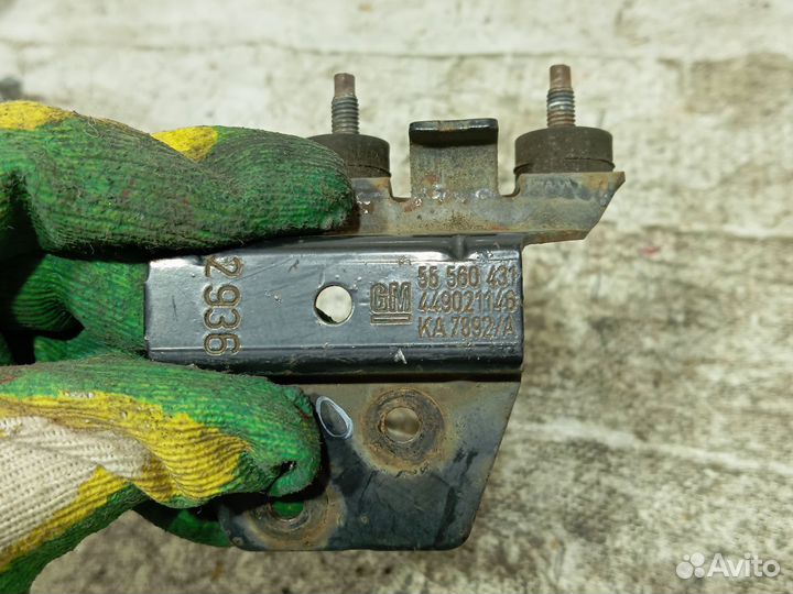 Кронштейн электромагнитного клапана Opel Corsa D