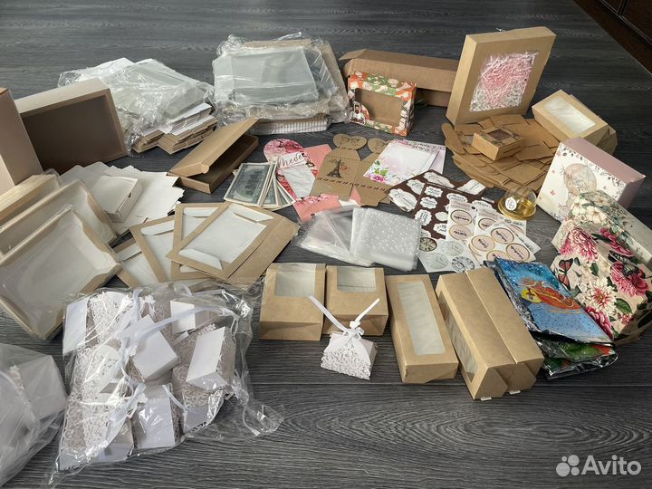 Картонные коробки подарочные