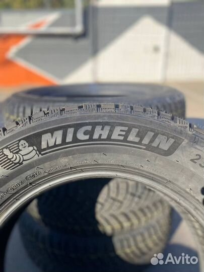 Michelin X-Ice North 4 SUV 235/65 R18 110T