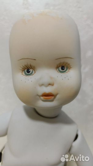 Кукла фарфоровая