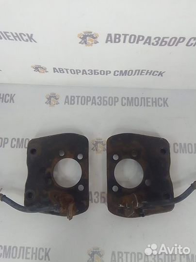 Щит опорный задний Opel Astra H