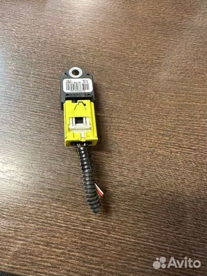 Датчик удара Toyota Corolla E180 1ZR-FE 2014