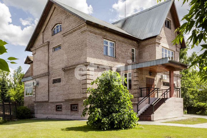 Дом 292,4 м² на участке 18 сот.