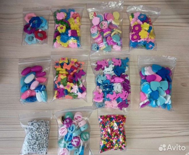 Бусины, фигурки, буквы