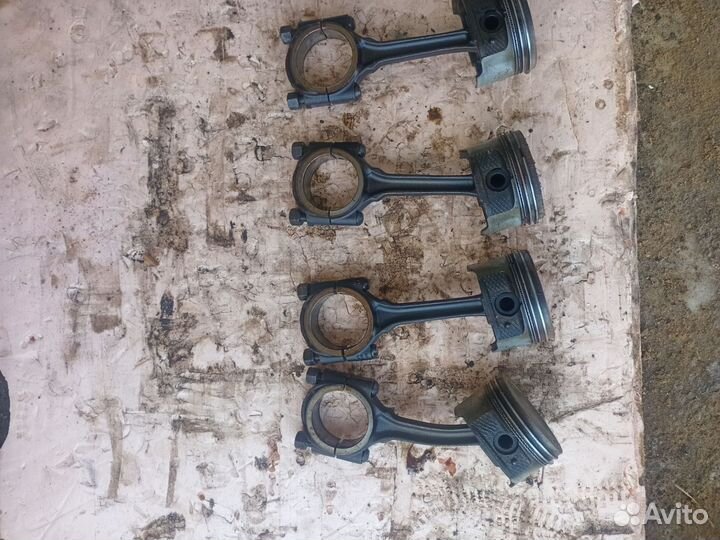 Поршень с шатуном peugeot 206