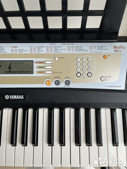 Синтезатор Yamaha PSR-R200
