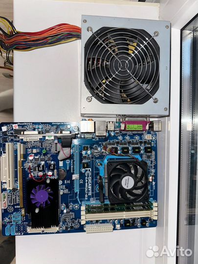 Материнская плата с процессором и памятью