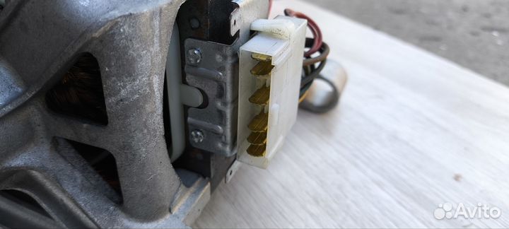 Двигататель стиральной машины