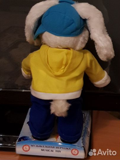 Музыкальная игрушка- заяц
