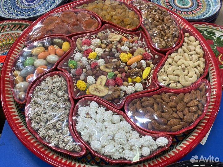 Менажница с орехами