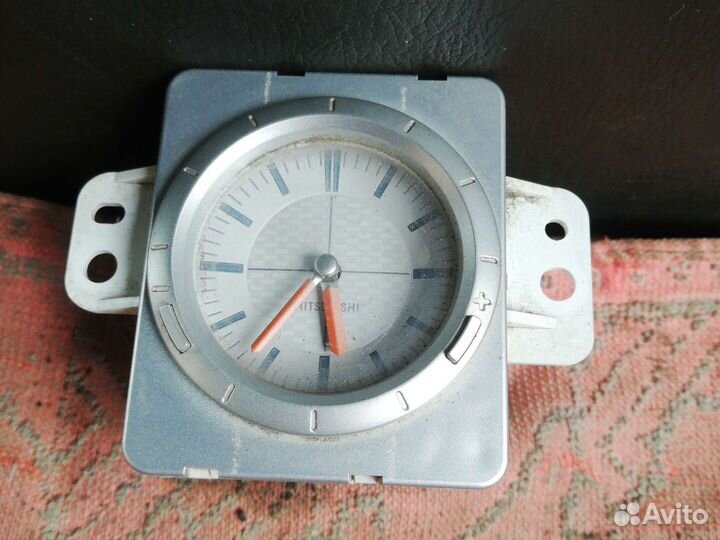 Часы Митсубиси Аутлендер 1