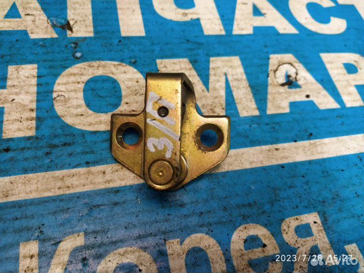 Петля замка двери задняя правая Ford Mondeo 00-07