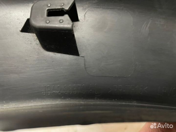 Молдинг на крыло прав. зад. Land Rover Range Rover