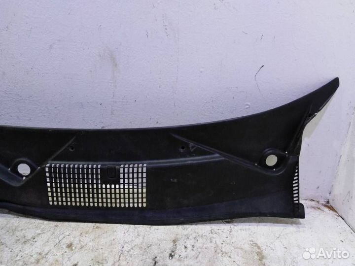 Водосток лобового стекла (жабо)