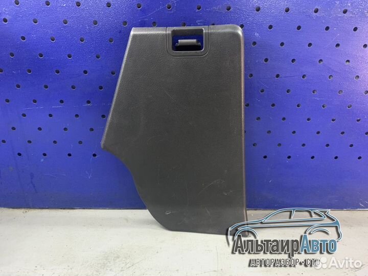 Крышка заглушка багажника правая Discovery 3