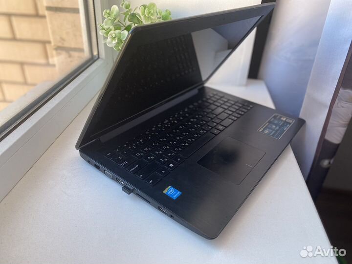 Ноутбук Asus x553m