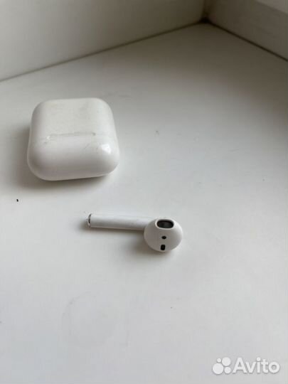 Airpods 1 наушник правый и кейс оригинал