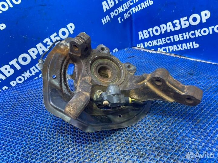 Передний правый поворотный кулак Opel Vectra B