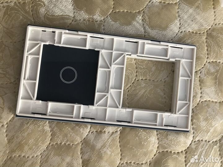 Рамка для сенсорного выключателя Livolo