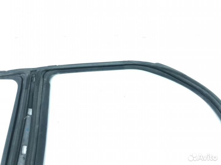 Уплотнитель дверных проемов левый Subaru Impreza