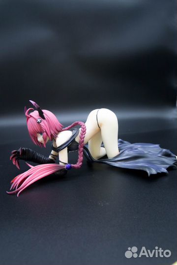Фигурка аниме девушка с когтями