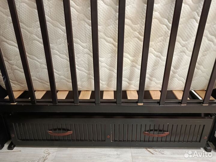 Детская кроватка с маятником бу