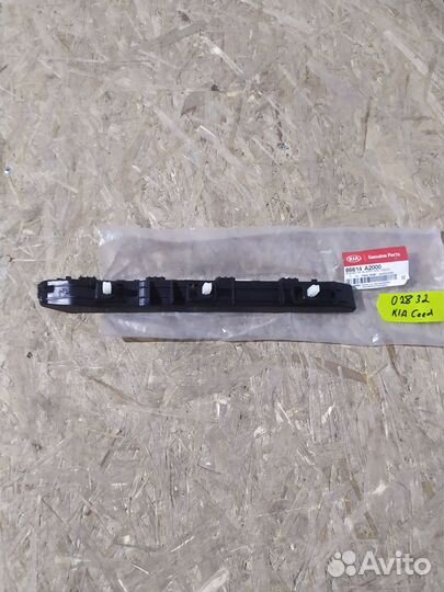 Направляющая заднего бампера правая Kia Ceed 2012