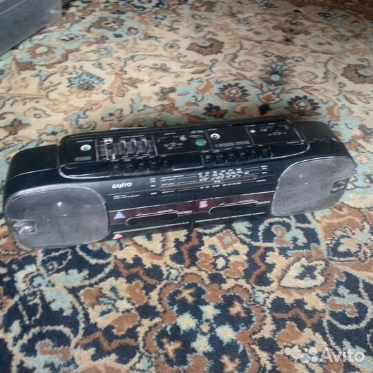 Кассетный магнитофон sanyo