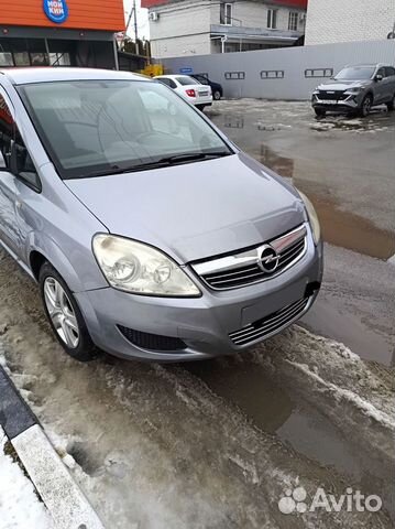 Opel Zafira 1.8 AMT, 2010, 260 000 км с пробегом, цена 660000 руб.