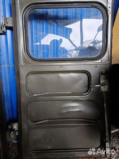 Задние двери УАЗ 452 буханка в сборе,2шт