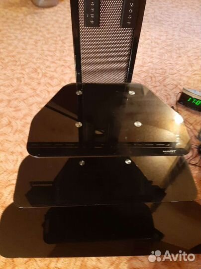 Стеклянная тумба под тв