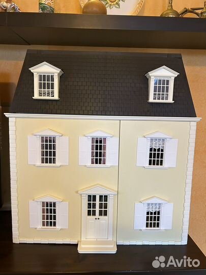 Кукольный домик с мебелью
