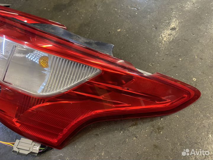 Задний правый фонарь Ford Focus 3 Седан