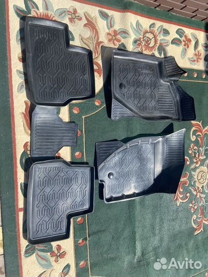 Автомобильные коврики резиновые